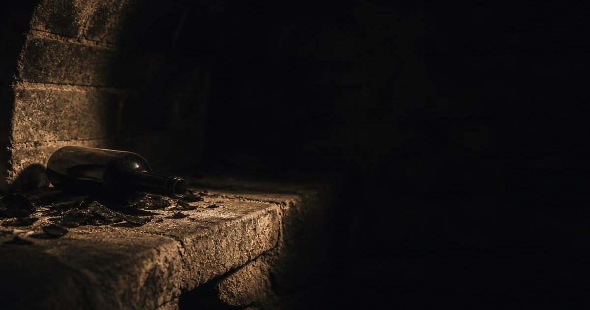Title card of the film: The bottles still in the vault — Field Note N.º 019.